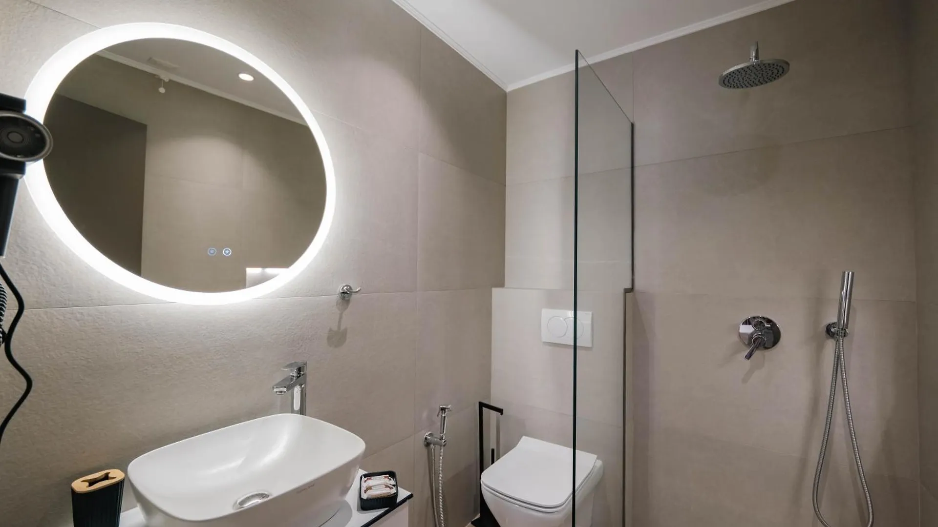 Elif Hotel Sarandë 0*,